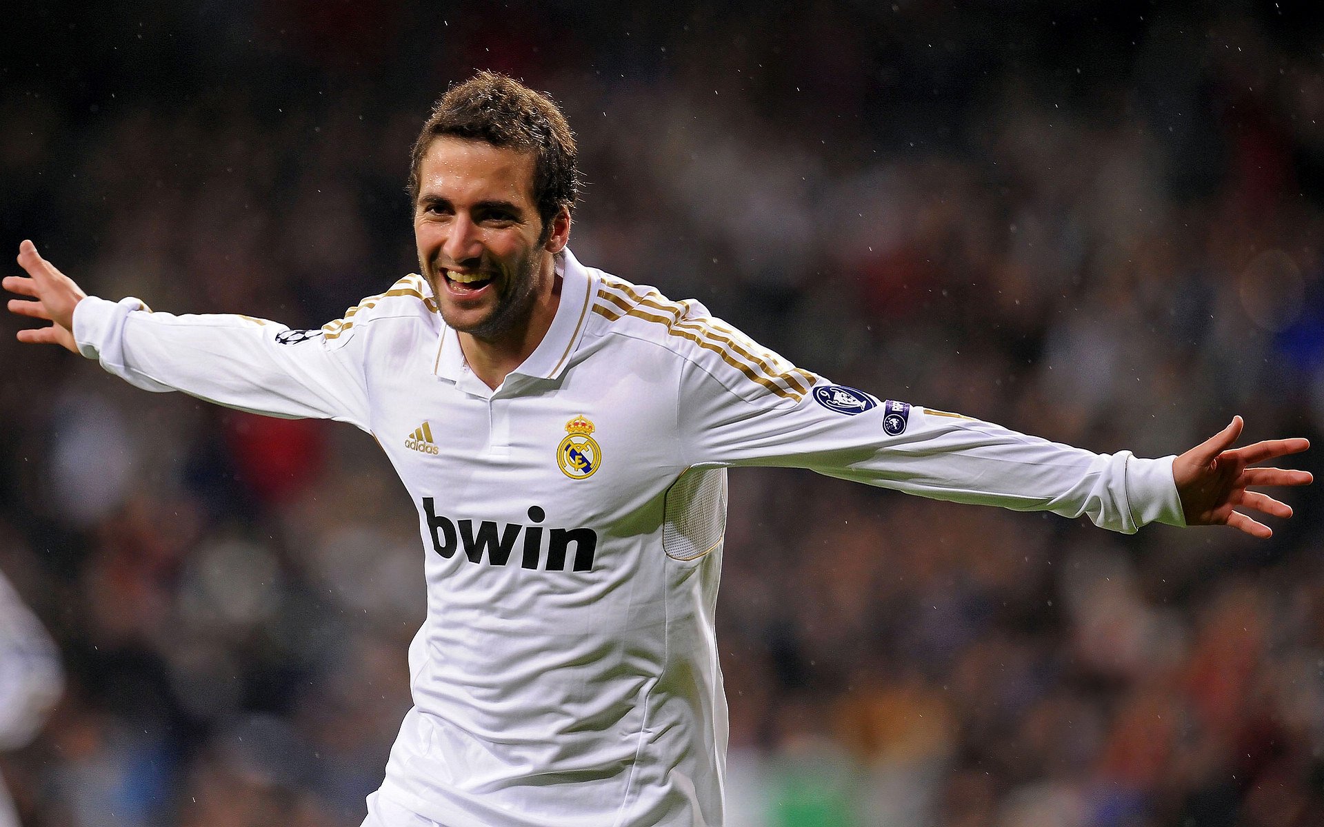 梦剧场之夜，当奥斯梅恩踏上英格兰的舞台，老特拉福德为他加冕