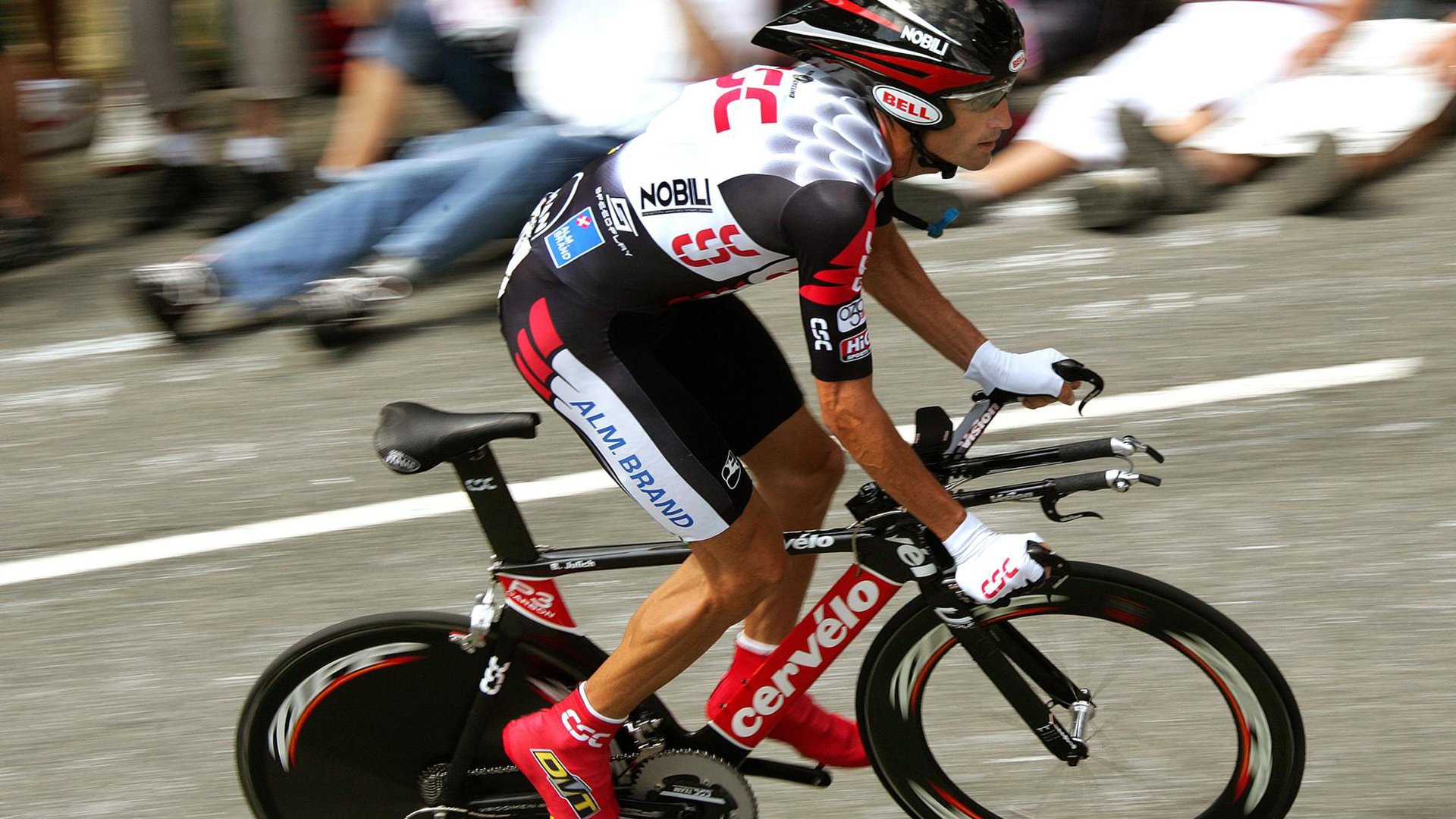 熊猫体育平台-跨界狂想，当摩洛哥一波带走加纳，李刚仁在F1赛道接管比赛